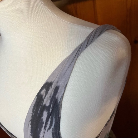 Alternative Medium Dress - Picture 3 of 5